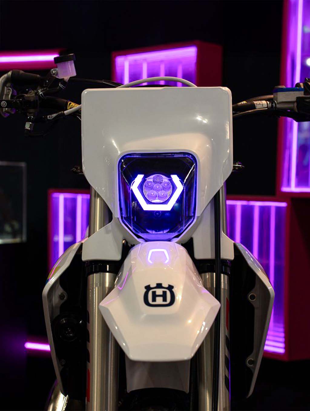 Hexbeam Carbon Scheinwerfer RGB LED für KTM Tuning Licht